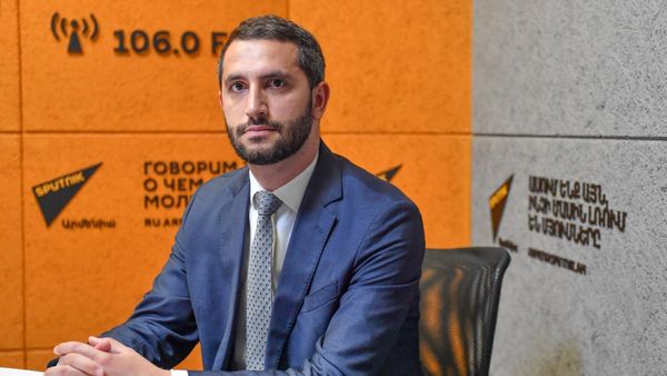 Заместитель Председателя Национального собрания Армении Рубен Рубинян в гостях радио Sputnik - Sputnik Армения