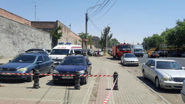 Перекрытый вход на станцию метро Горцаранаин - Sputnik Армения