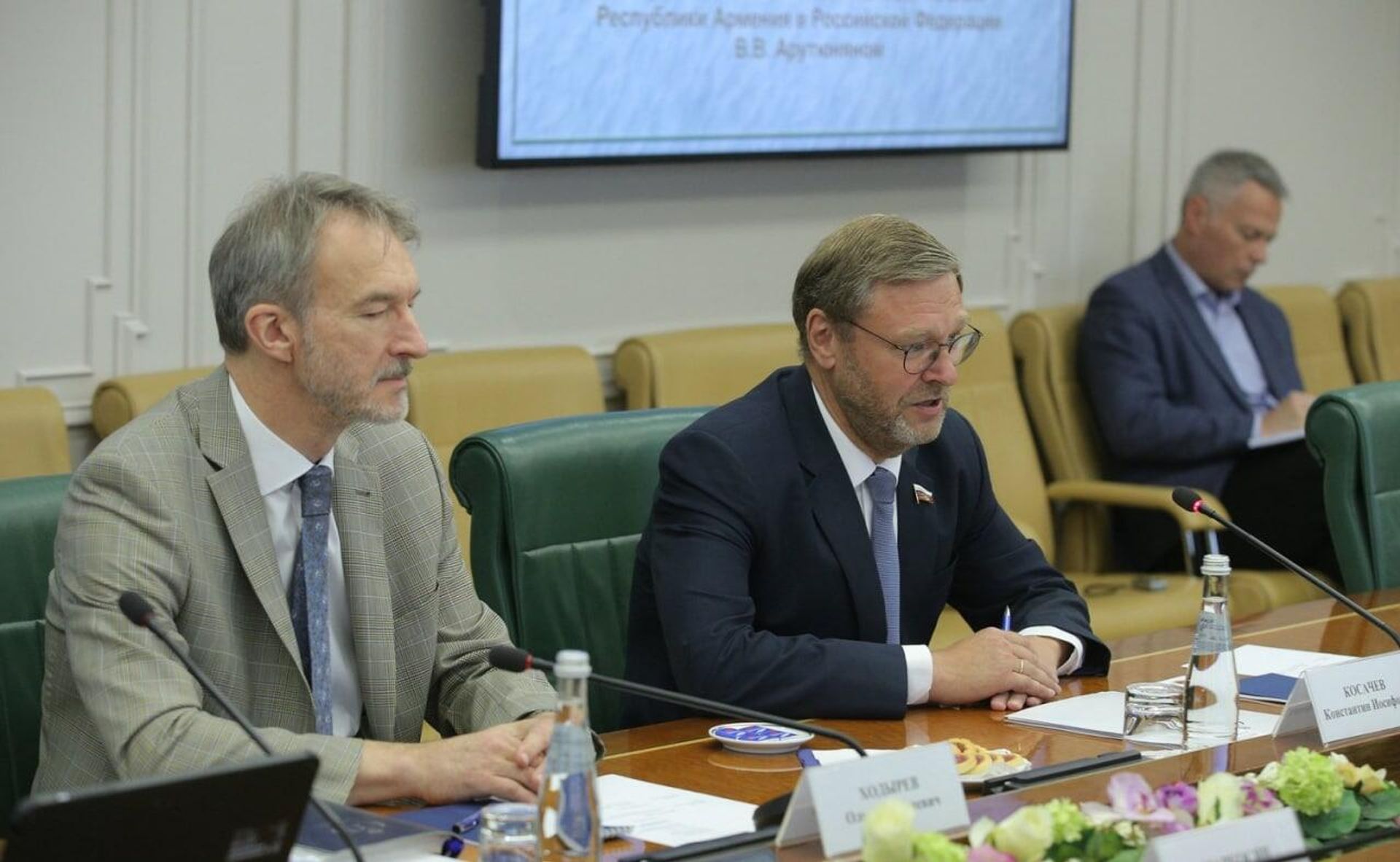 Встреча посла Армении в РФ Вагаршака Арутюняна и заместителя председателя Совета Федерации РФ Константина Косачева (20 июля 2022). Москва - Sputnik Армения, 1920, 20.07.2022