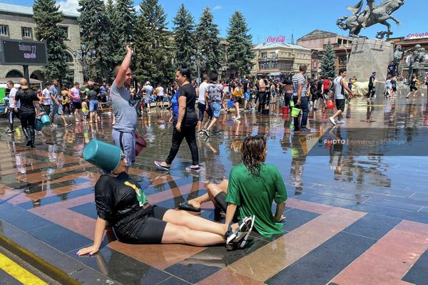Гюмрийсцы и гости города празднуют Вардавар (24 июля 2022). Гюмри - Sputnik Армения