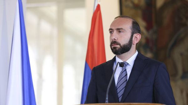 Пресс-конференция министров иностранных дел Армении и Чехии Арарата Мирзояна и Яна Липавски по итогам встречи (26 июля 2022). Прага - Sputnik Армения