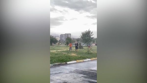 В Бишкеке настолько жарко, что пришлось задействовать спецмашины для разгона митингов - Sputnik Армения