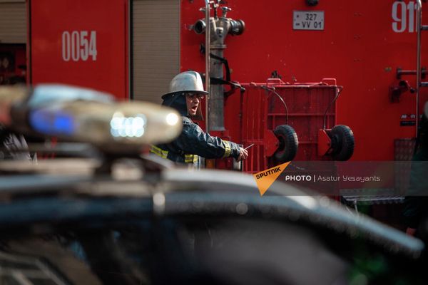 Пожар на перекрестке улиц Абовяна и Пушкина (21 ноября 2019). Еревaн - Sputnik Армения