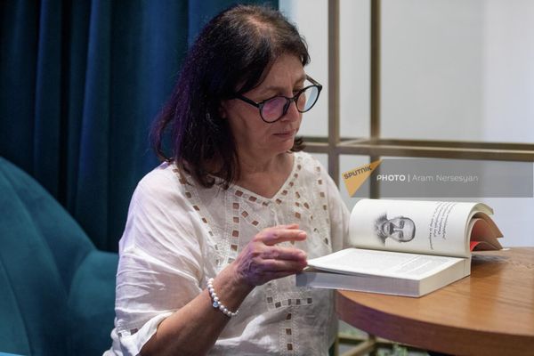 Вышла в свет книга об армянских врачах-участниках первой Карабахской войны. Беседу с автором книги "Их время" Рузанной Багратунян читайте на нашем сайте. - Sputnik Армения