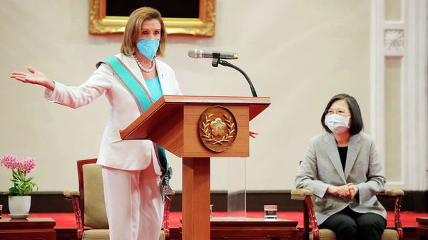 Спикер палаты представителей США Нэнси Пелоси выступает во время встречи с президентом Тайваня Цай Инвэнь в Тайбэе (3 августа 2022). Тайвань - Sputnik Армения