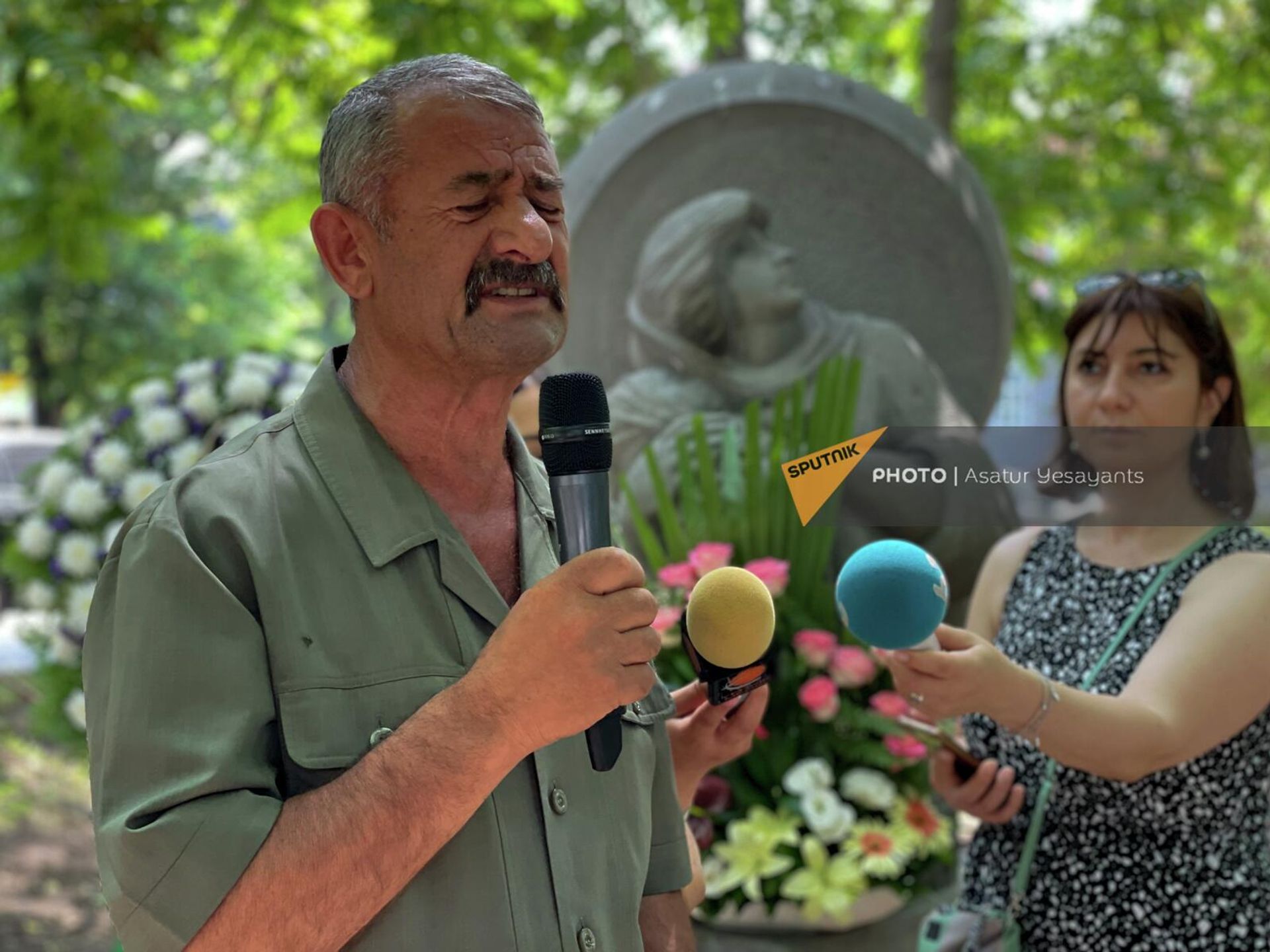 Член курдско-езидской общины Армении, шейх Тахар Броян на мероприятии около Памятника жертвам геноцида езидов в Кольцевом парке (3 августа 2022). Еревaн - Sputnik Армения, 1920, 03.08.2022