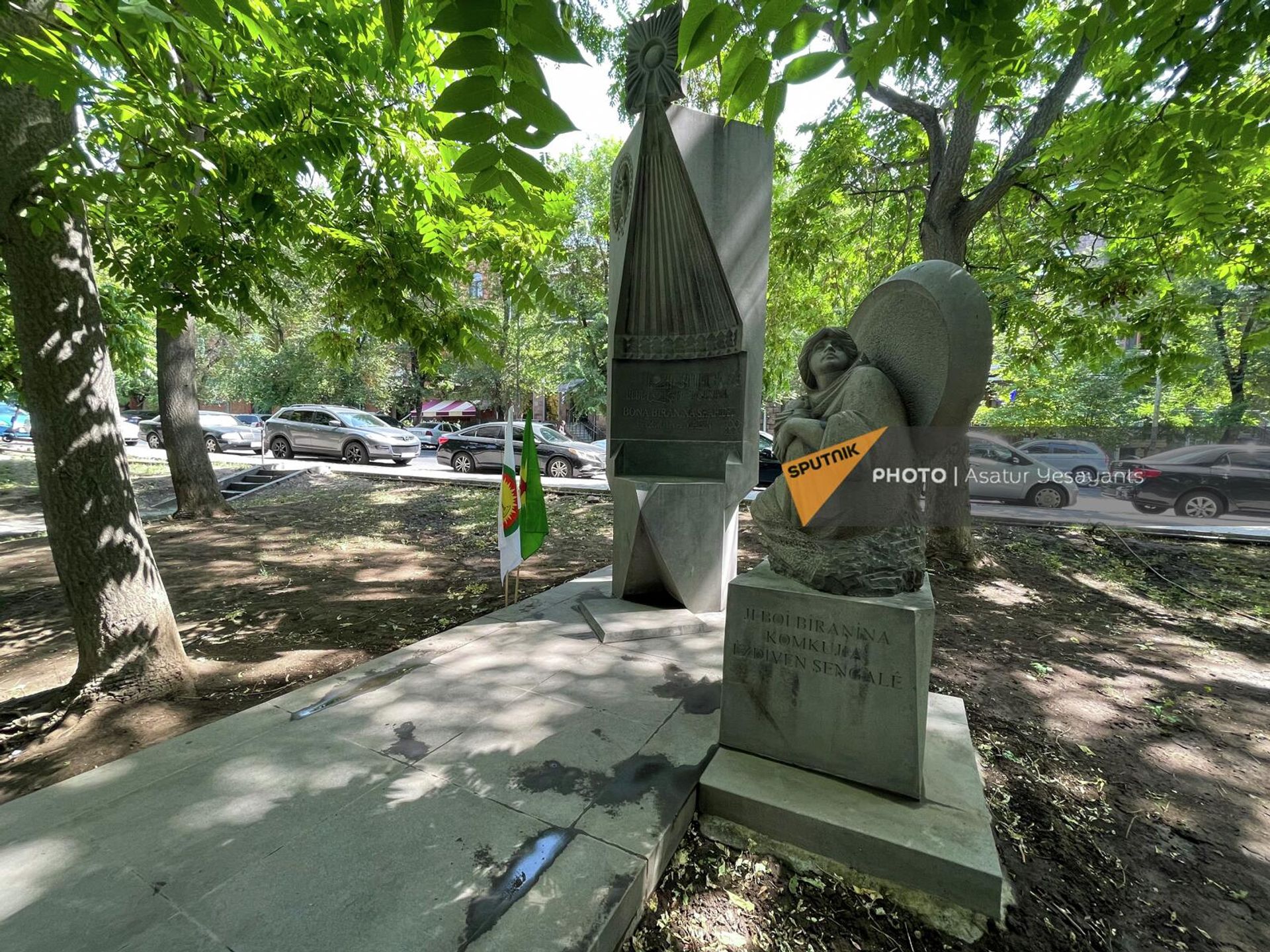 Памятник жертвам геноцида езидов в Кольцевом парке Памятник жертвам геноцида езидов в Кольцевом парке - Sputnik Արմենիա, 1920, 03.08.2022