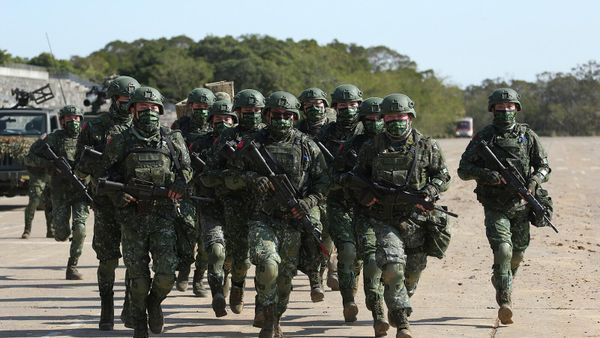 Солдаты во время военных учений в уезде Синьчжу (19 января 2021). Тайвань - Sputnik Армения