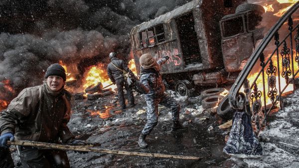 Участники акций в поддержку евроинтеграции Украины на улице Грушевского в Киеве - Sputnik Армения