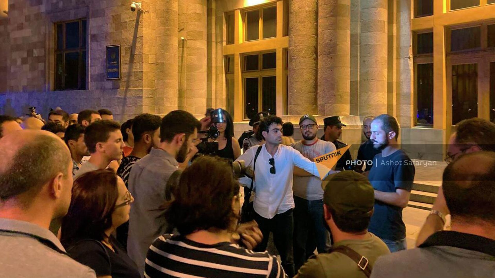 Акция протеста в поддержку жителей Бердзора на площади Республики (8 августа 2022). Еревaн - Sputnik Армения, 1920, 08.08.2022