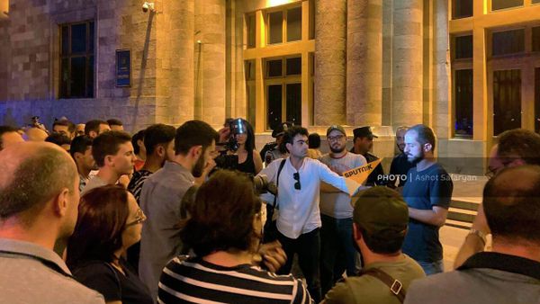 Акция протеста в поддержку жителей Бердзора на площади Республики (8 августа 2022). Еревaн - Sputnik Армения