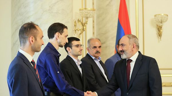Նիկոլ Փաշինյանը պարգևատրել է ՀՀ շախմատի տղամարդկանց հավաքականի անդամներին - Sputnik Արմենիա