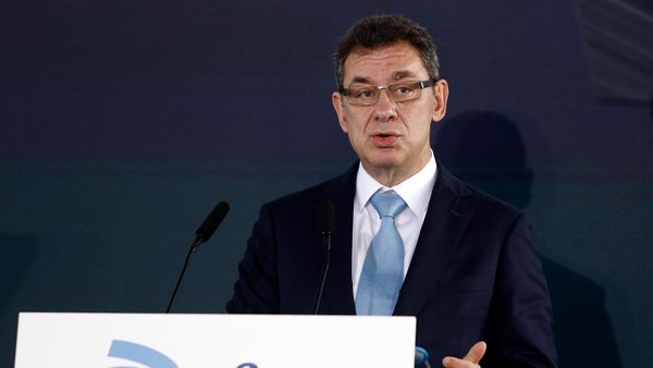Генеральный директор Pfizer Альберт Бурла на пресс-конференции (19 ноября 2021). Салоники - Sputnik Армения