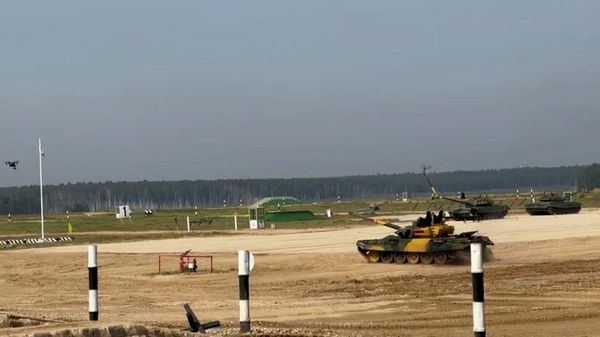 Армянские военнослужащие и их болельщики на подмосковном полигоне Алабино - Sputnik Армения