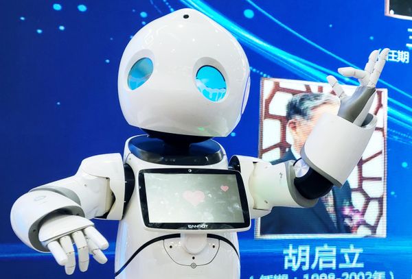 Робот CanBot на одном из стендов  - Sputnik Армения