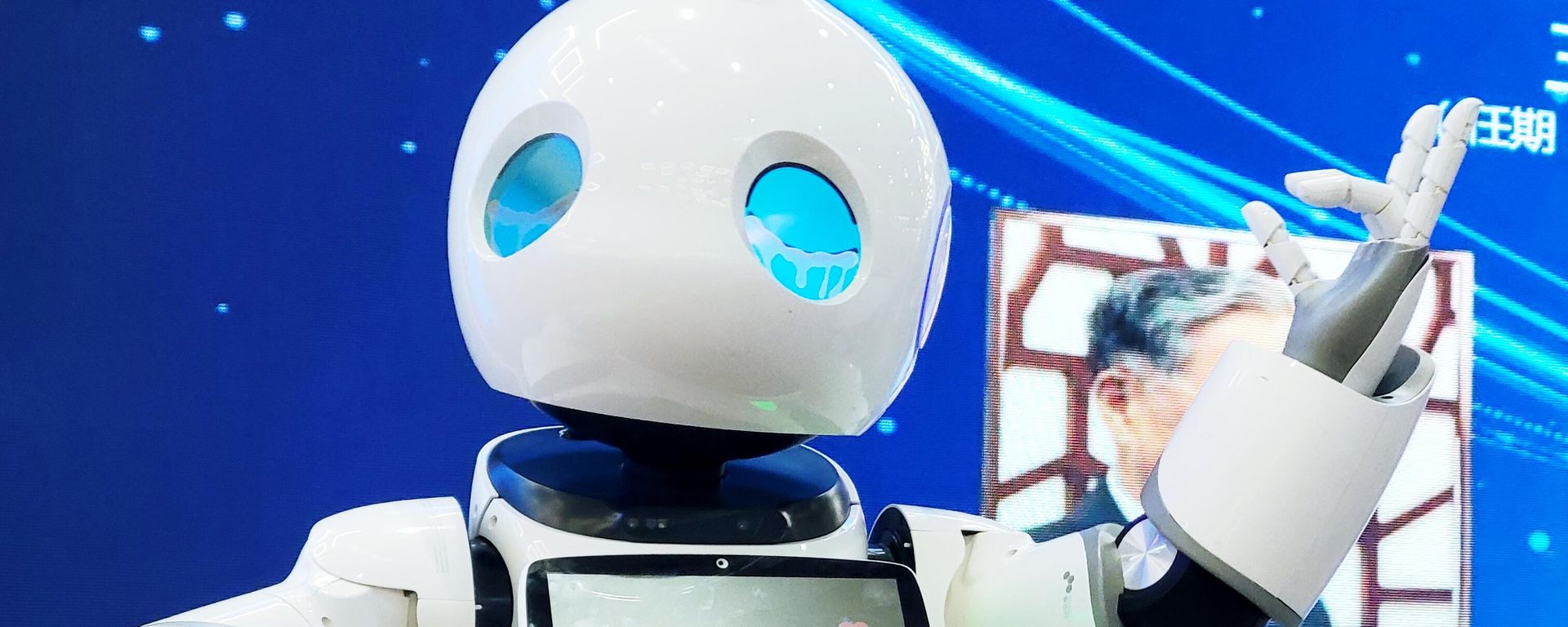 Робот CanBot на одном из стендов на Всемирной конференции робототехники (World Robot Conference) в Пекине - Sputnik Армения, 1920, 12.10.2022