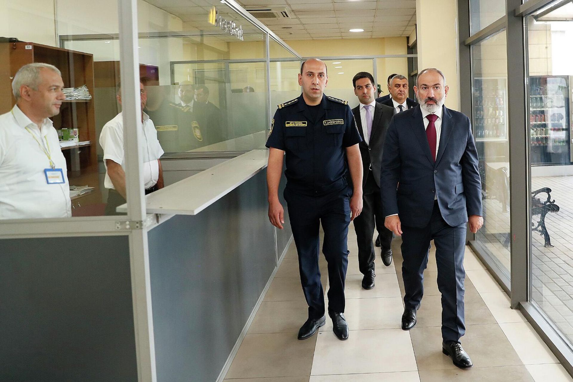 Премьер-министр РА Никол Пашинян ознакомился с деятельностью Баграташенской таможни (19 августа 2022) Армения - Sputnik Армения, 1920, 19.08.2022