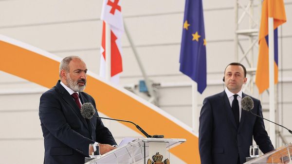 Премьер-министры Армении и Грузии Никол Пашинян и Ираклий Гарибашвили на официальной церемонии открытия Моста Дружбы (19 августа 2022). Грузия - Sputnik Армения