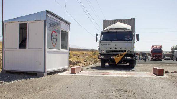 Բեռնատարը կշռման ժամանակ - Sputnik Արմենիա