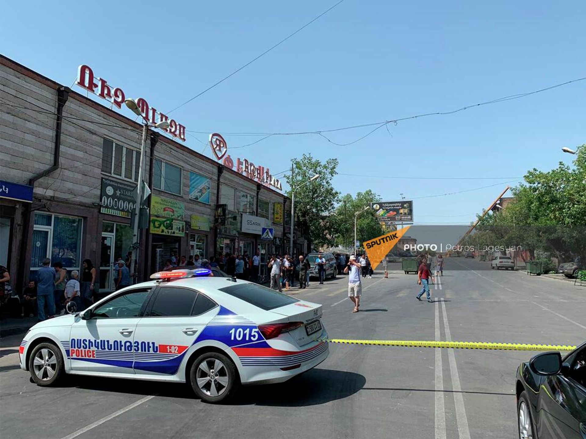 Акция сотрудников тц “Петак” с требованием возобновить его деятельность (22 августа 2022). Еревaн - Sputnik Армения, 1920, 22.08.2022