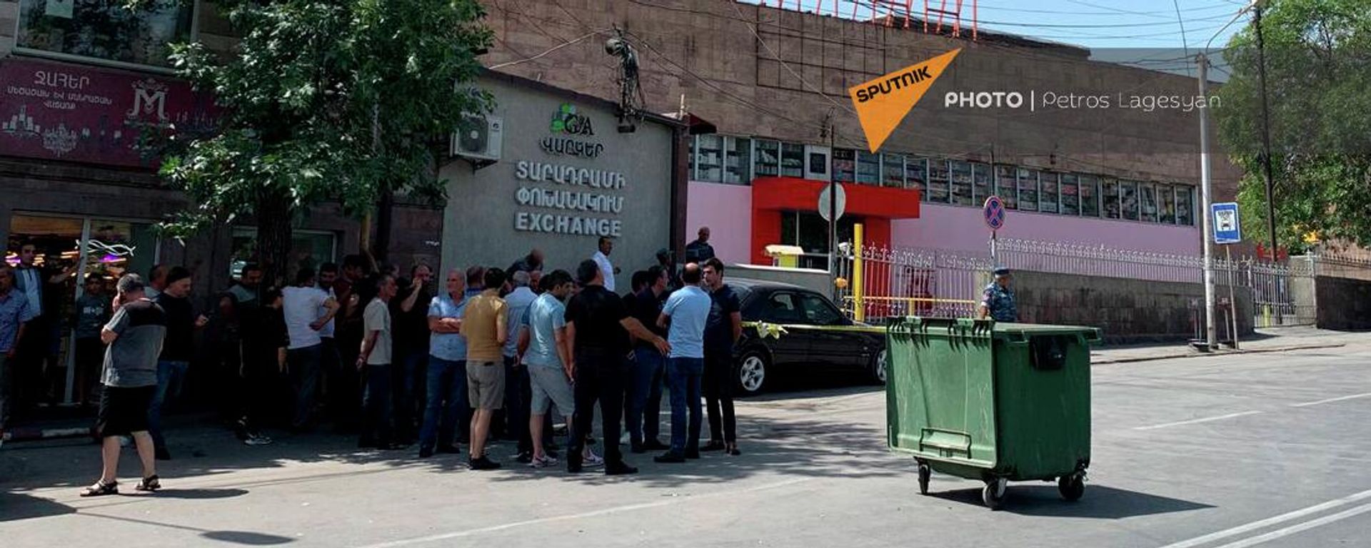 Акция сотрудников тц “Петак” с требованием возобновить его деятельность (22 августа 2022). Еревaн - Sputnik Армения, 1920, 22.08.2022
