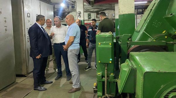 Երևանի մետրոպոլիտենի տնօրենի նորանշանակ պաշտոնակատարը շրջել է մետրոյի կայարաններում - Sputnik Արմենիա