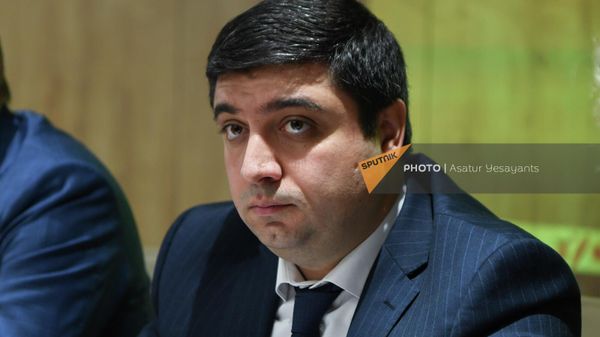 Руководитель Постоянной комиссии по региональным вопросам и вопросам Евразийской интеграции НС Вагаршак Акопян на бизнес-форуме (24 августа 2022). Еревaн - Sputnik Армения