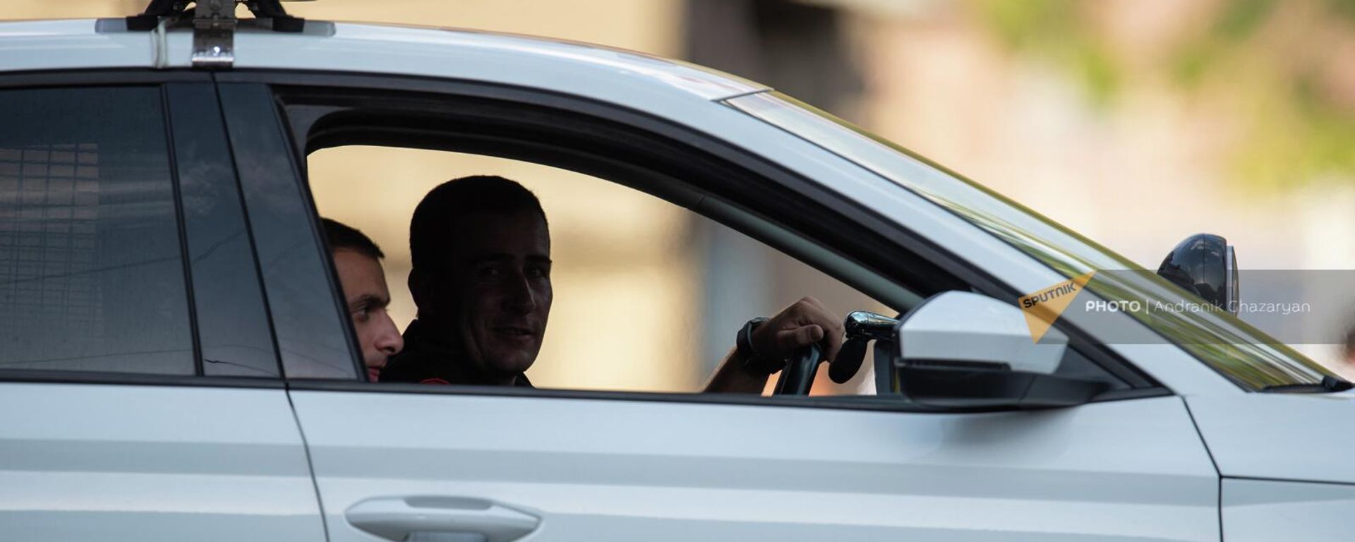Автомобиль патрульной службы у въезда к республиканскому стадиону имени Вазгена Саркисяна перед началом футбольного матча плей-офф раунда Лиги Европы между ФК Пюник и Шериф (18 августа 2022). Еревaн - Sputnik Армения, 1920, 02.11.2022
