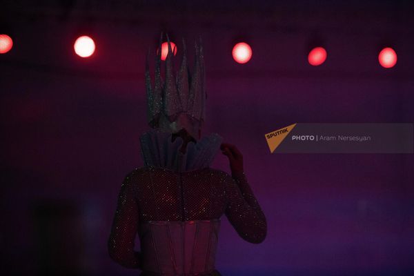Роль главной злодейки досталась двукратной чемпионке мира Албене Денковой. Она с удовольствием приехала в армянскую столицу. - Sputnik Армения