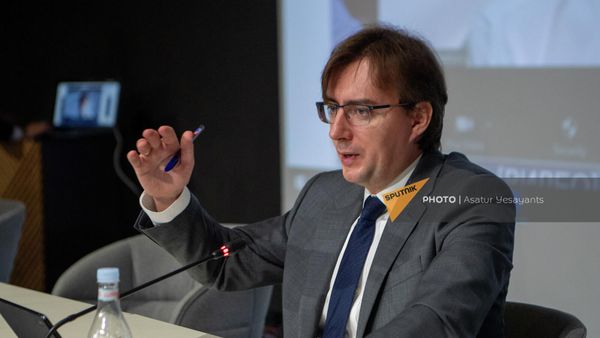 Программный директор Российского совета по международным делам (РСМД) Иван Тимофеев во время круглого стола на тему Международные санкции и их влияние на экономику стран ЕАЭС: проблемы и новые возможности (26 августа 2022). Еревaн - Sputnik Армения
