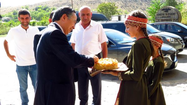 Հայաստանում Չինաստանի արտակարգ և լիազոր դեսպան Ֆան Յոնգը` Վայոց Ձորում  - Sputnik Արմենիա