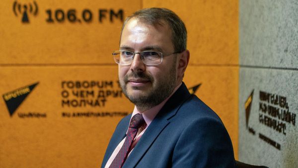 Исполнительный директор фонда История Отечества Константин Могилевский в гостях радио Sputnik - Sputnik Армения