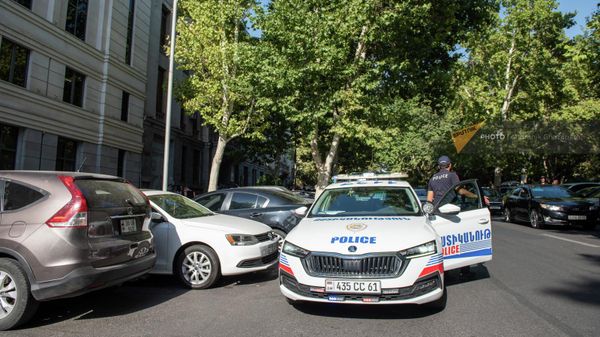 Акция протеста родителей погибших у здания Генпрокуратуры (30 августа 2022). Еревaн - Sputnik Армения