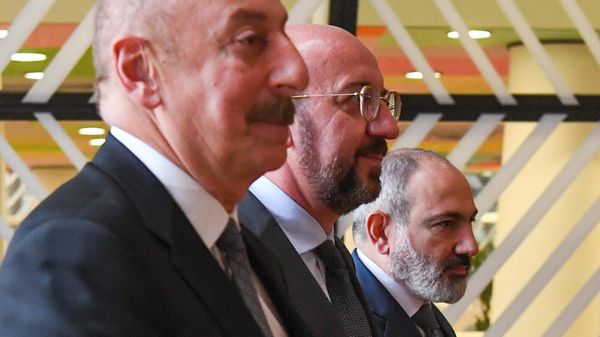 Трехсторонняя встреча премьер-министра Армении Никола Пашиняна, председателя Европейского совета Шарля Мишеля и президента Азербайджана Ильхама Алиева (31 августа 2022). Брюссель - Sputnik Армения