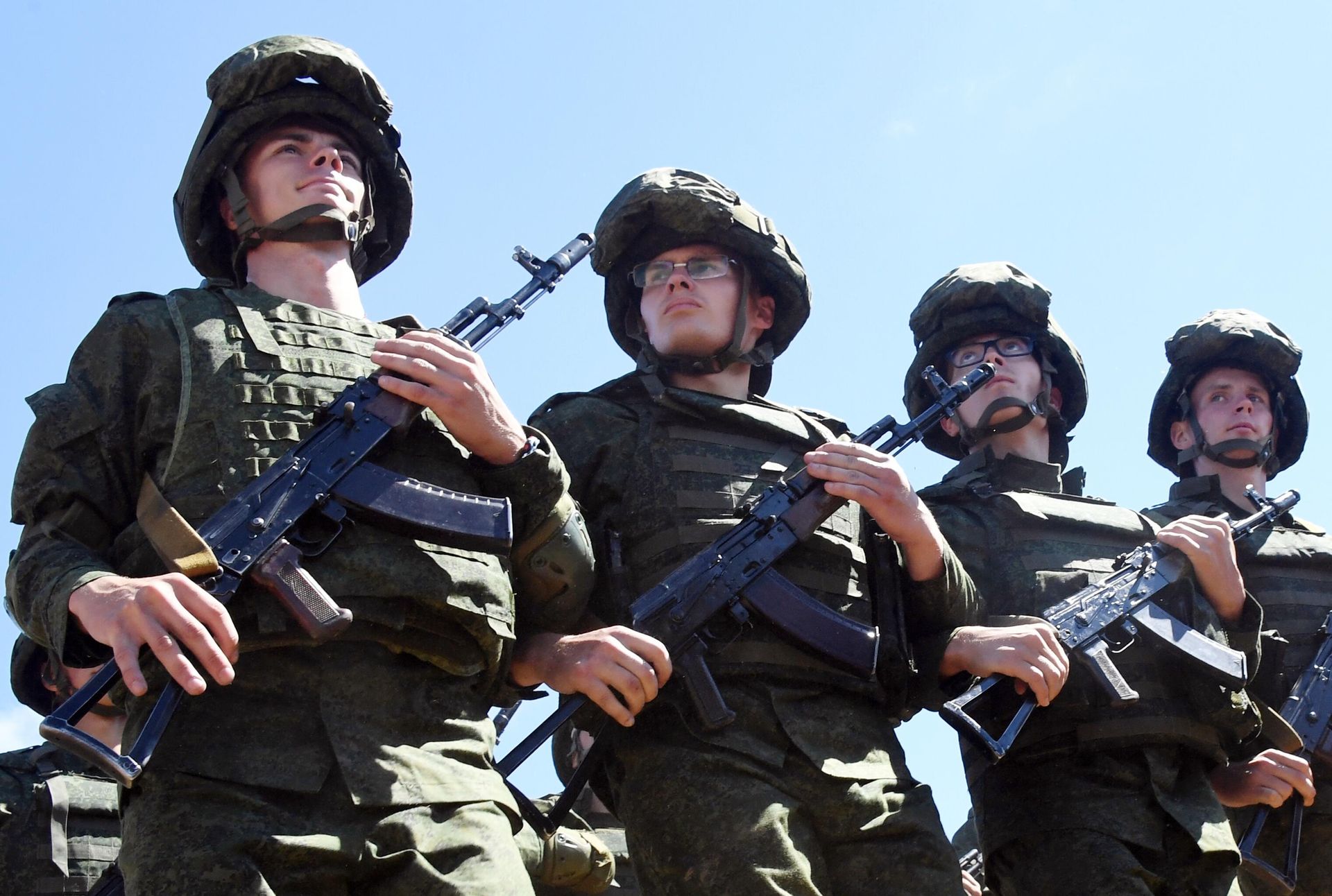 Военнослужащие РФ во время торжественного открытия ежегодных стратегических командно-штабных учений Восток-2022 на полигоне Сергеевский в Приморском крае Военнослужащие РФ во время торжественного открытия ежегодных стратегических командно-штабных учений Восток-2022 на полигоне Сергеевский в Приморском крае - Sputnik Армения, 1920, 31.08.2022