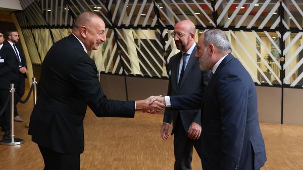 Трехсторонняя встреча премьер-министра Армении Никола Пашиняна, председателя Европейского совета Шарля Мишеля и президента Азербайджана Ильхама Алиева (31 августа 2022). Брюссель - Sputnik Армения