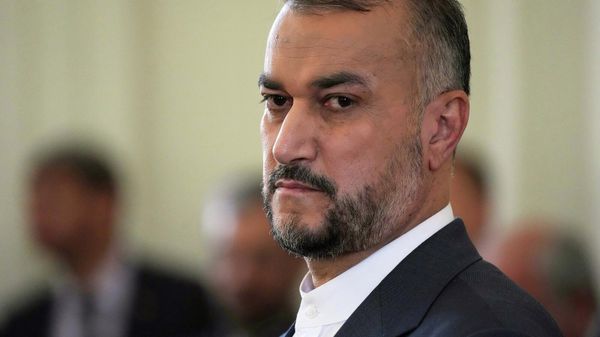 Министр иностранных дел Ирана Хосейн Амир Абдоллахиан во время совместного брифинга для прессы со своим российским коллегой Сергеем Лавровым (23 июня 2022). Тегеран - Sputnik Армения