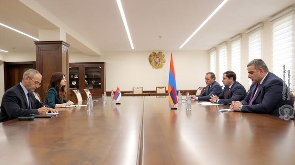 Министр обороны Сурен Папикян принял Чрезвычайного и Полномочного Посла Республики Сербия Татьяну Панайотович Цветкович (31 августа 2022). Еревaн - Sputnik Армения