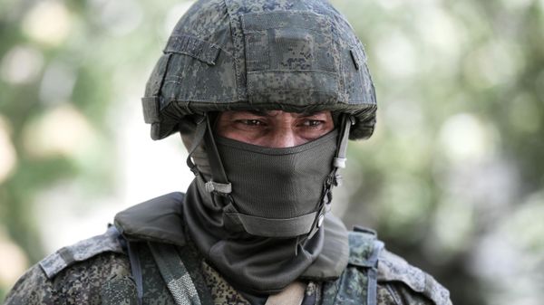 Военнослужащий ВС РФ на территории Запорожской АЭС в Энергодаре - Sputnik Армения