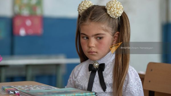 Лика, единственная первоклассница села Шатджрек Гегаркуникской области - Sputnik Армения