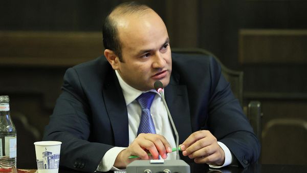 Министр труда и социальных вопросов Нарек Мкртчян на очередном заседании правительства (1 сентября 2022). Еревaн - Sputnik Армения