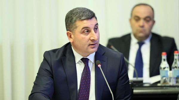 Министр территориального управления и инфраструктур Гнел Саносян на очередном заседании правительства (1 сентября 2022). Еревaн - Sputnik Армения