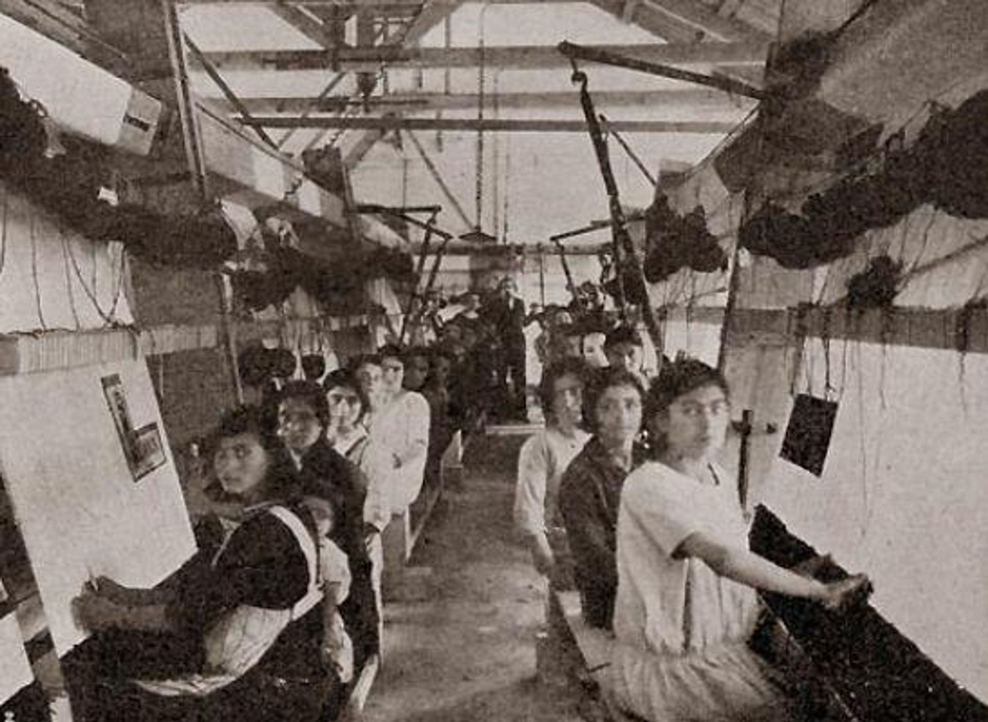 Ковроткацкая мастерская в поселении Нор Аракс - Sputnik Армения, 1920, 02.09.2022