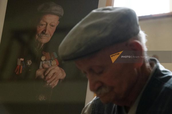 Ветеран ВОВ на церемонии чествования ветеранов Великой Отечественной войны и торжественного вручения фотопортретов Лица Великой Победы (2 сентября 2022). Еревaн Ветеран ВОВ на церемонии чествования ветеранов Великой Отечественной войны и торжественного вручения фотопортретов Лица Великой Победы (2 сентября 2022). Еревaн - Sputnik Армения