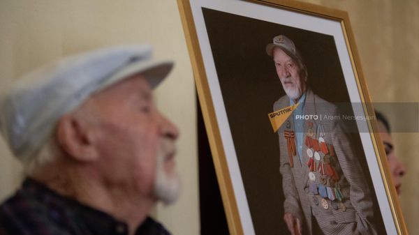 Ветеран ВОВ на церемонии чествования ветеранов Великой Отечественной войны и торжественного вручения фотопортретов Лица Великой Победы (2 сентября 2022). Еревaн - Sputnik Армения