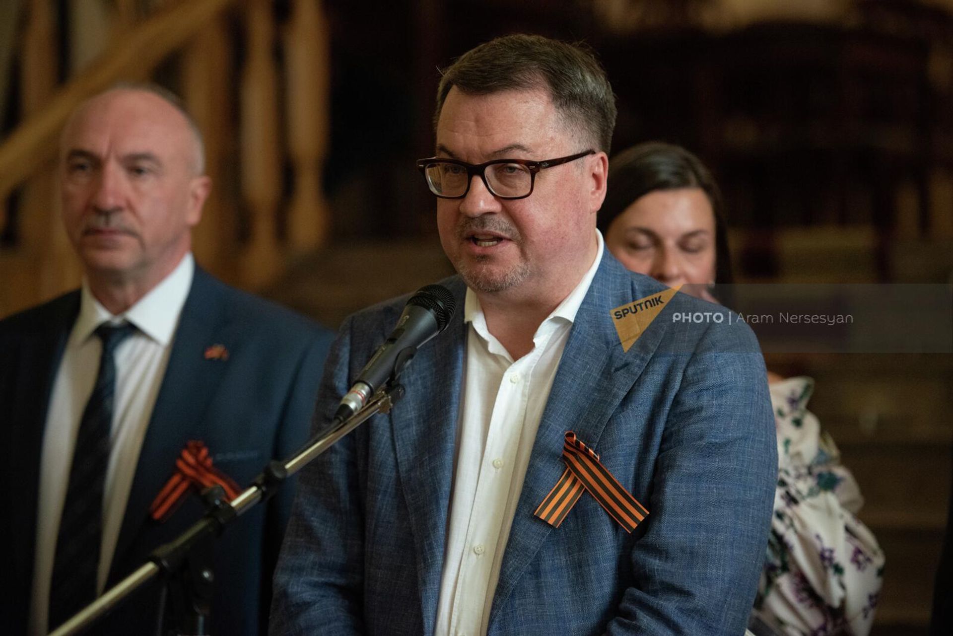 Руководитель Русского дома Вадим Фефилов на церемонии чествования ветеранов Великой Отечественной войны и торжественного вручения фотопортретов Лица Великой Победы (2 сентября 2022). Еревaн - Sputnik Արմենիա, 1920, 02.09.2022