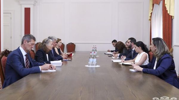 Ռուբեն Ռուբինյանը հանդիպել է ՄԱԿ-ի գլխավոր քարտուղարի փոխտեղակալ Միրոսլավ Յենչայի գլխավորած պատվիրակությանը - Sputnik Արմենիա