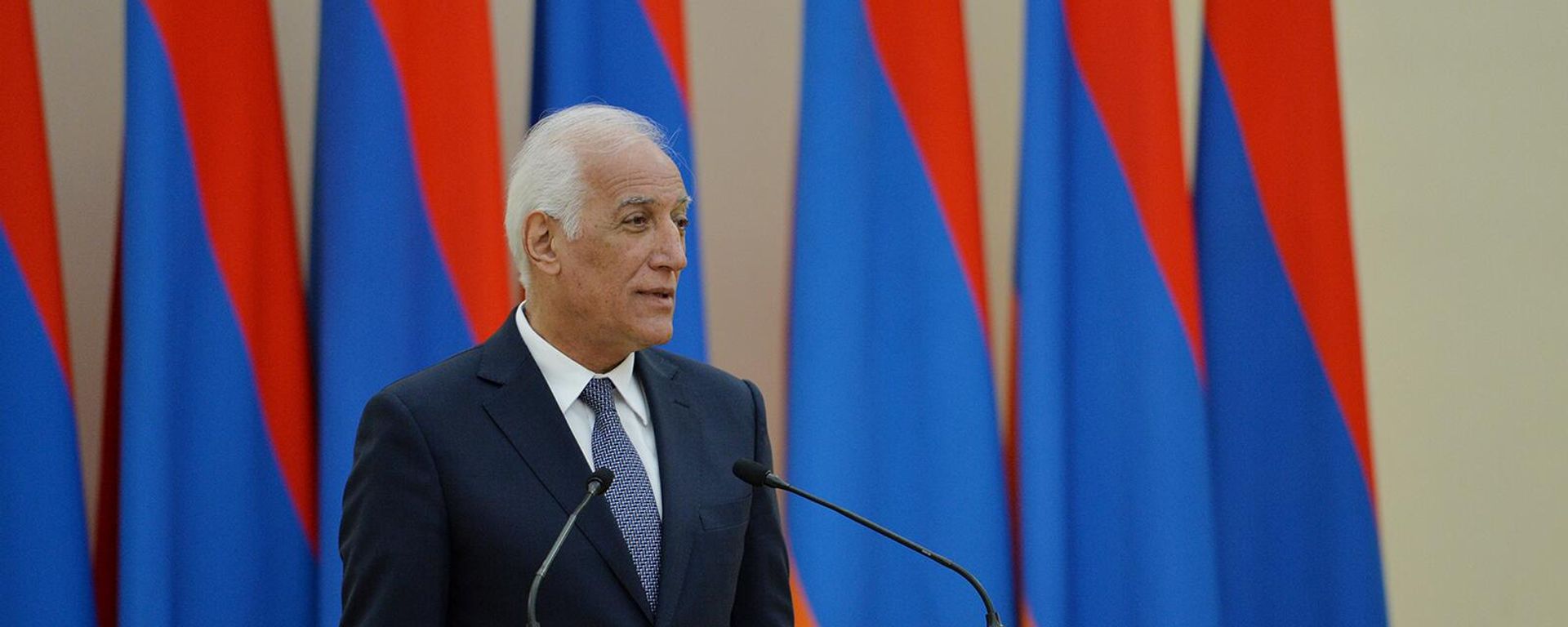 Президент Ваагн Хачатурян на торжественной церемонии вручения Государственной премии Республики Армения за всемирный вклад в сферу информационных технологий (6 сентября 2022). Еревaн - Sputnik Армения, 1920, 06.09.2022