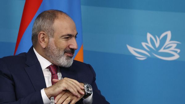 Премьер-министр Армении Никол Пашинян во время встречи с президентом России на полях VII Восточного экономического форума (7 сентября 2022). Владивосток - Sputnik Армения