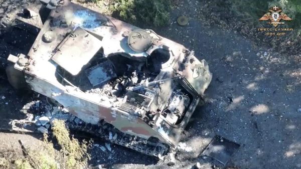 Видео уничтожения бронетранспортёра американского производства М113 - Sputnik Армения